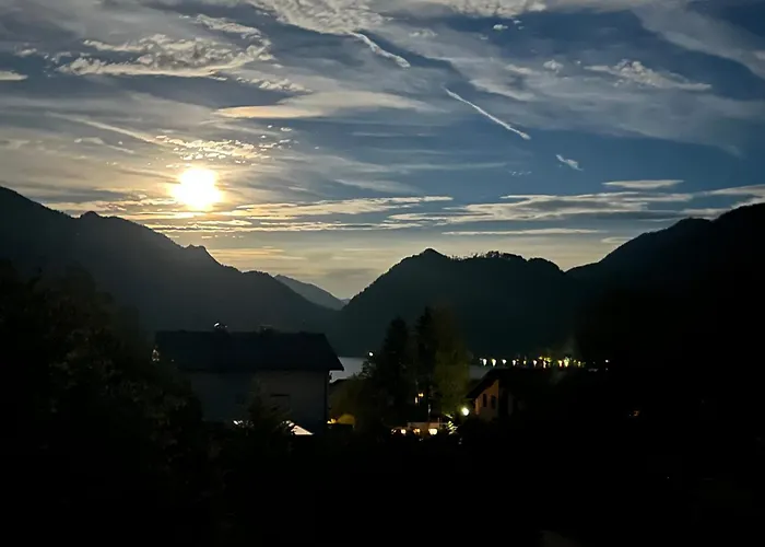 Villa Landhausvilla In Unterach am Attersee