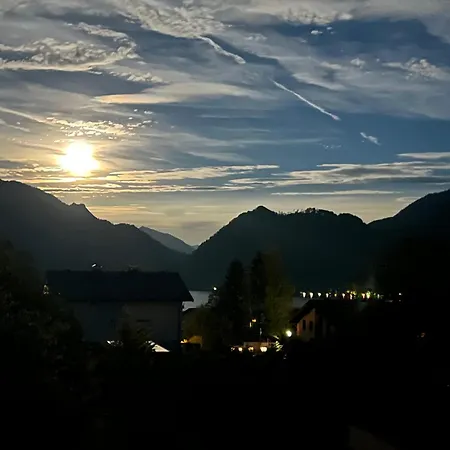 Villa Landhausvilla In Unterach am Attersee